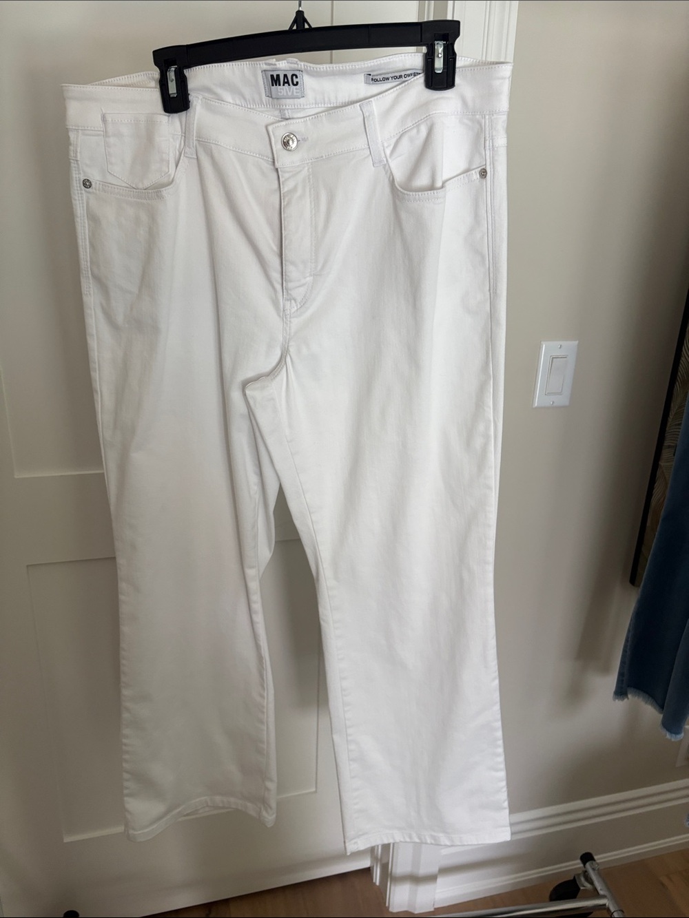 MAC  women’s  White Relaxed Jeans — Straight Leg